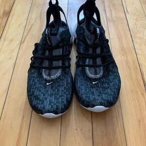 Nike Size 10 Flex Contact 3 Black and White Athletic Shoes